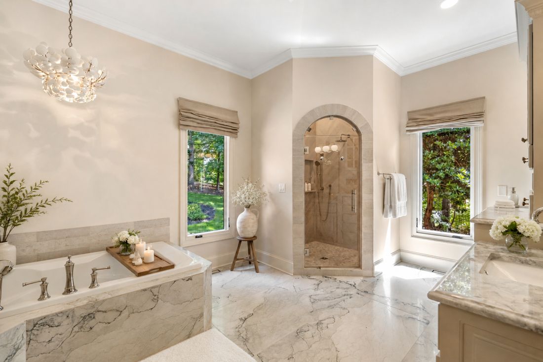 Primary bath, heated underfoot