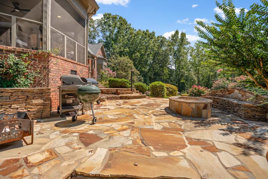 Flagstone firepit terrace